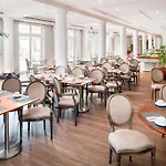 Hotel D'el Rey Marriott Golf &